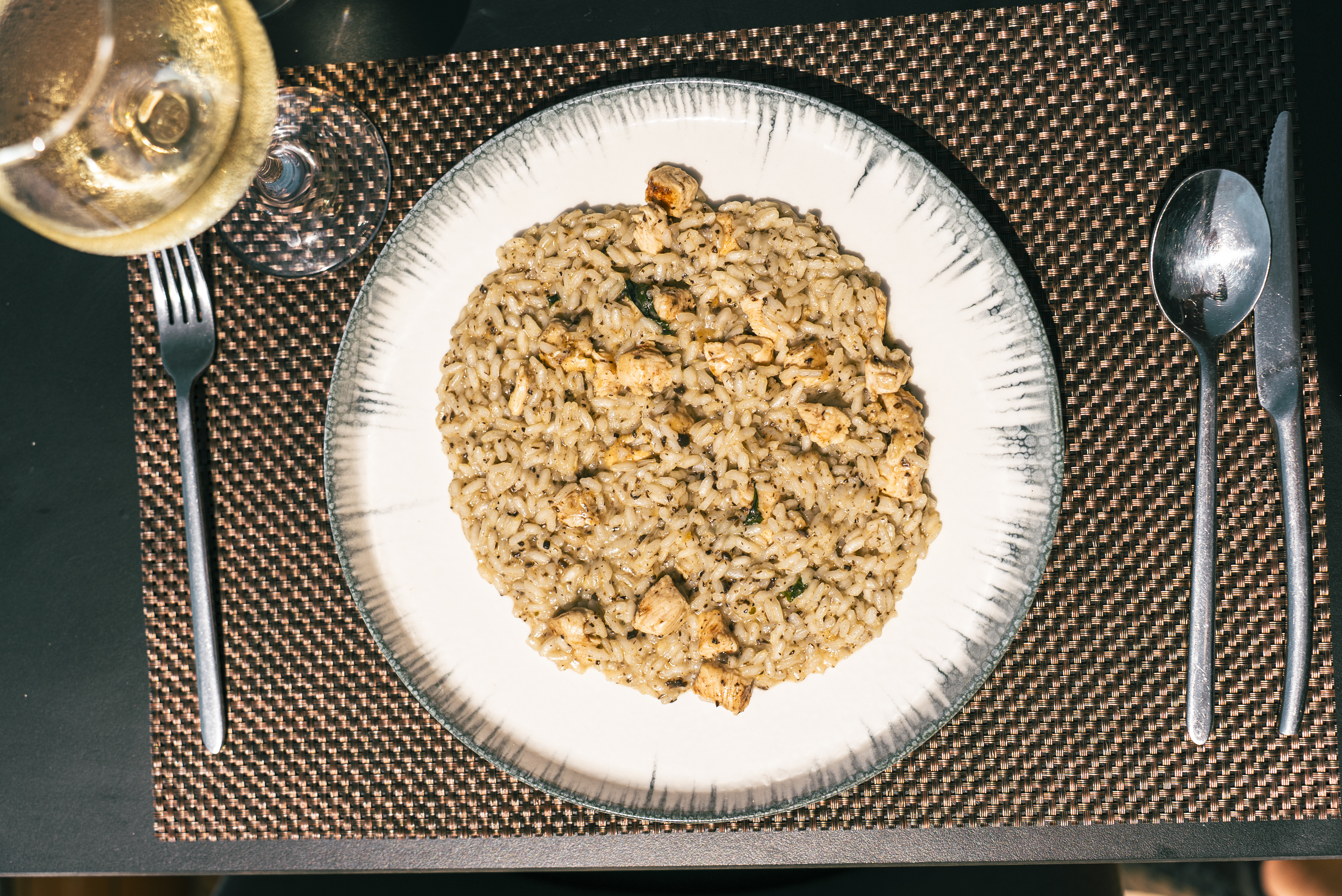 Alikorestaurant table setting